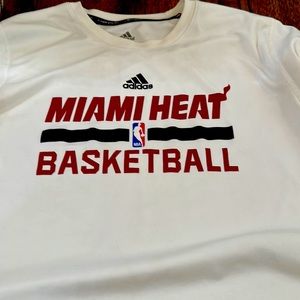 Boys adidas L 14/16 Miami Heat T shirt